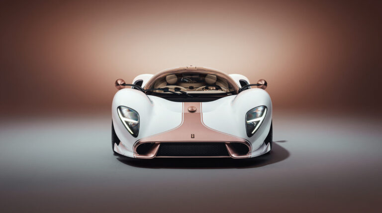 De Tomaso unveils P72 hypercar.